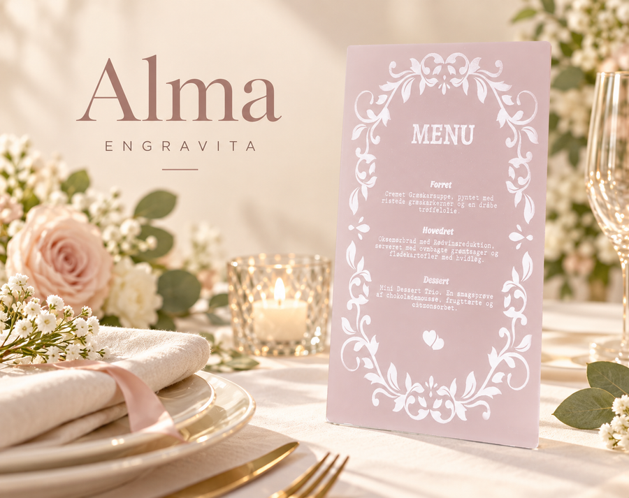 Alma – frostet menukort i akryl til bryllup – minimalistisk produktplakat