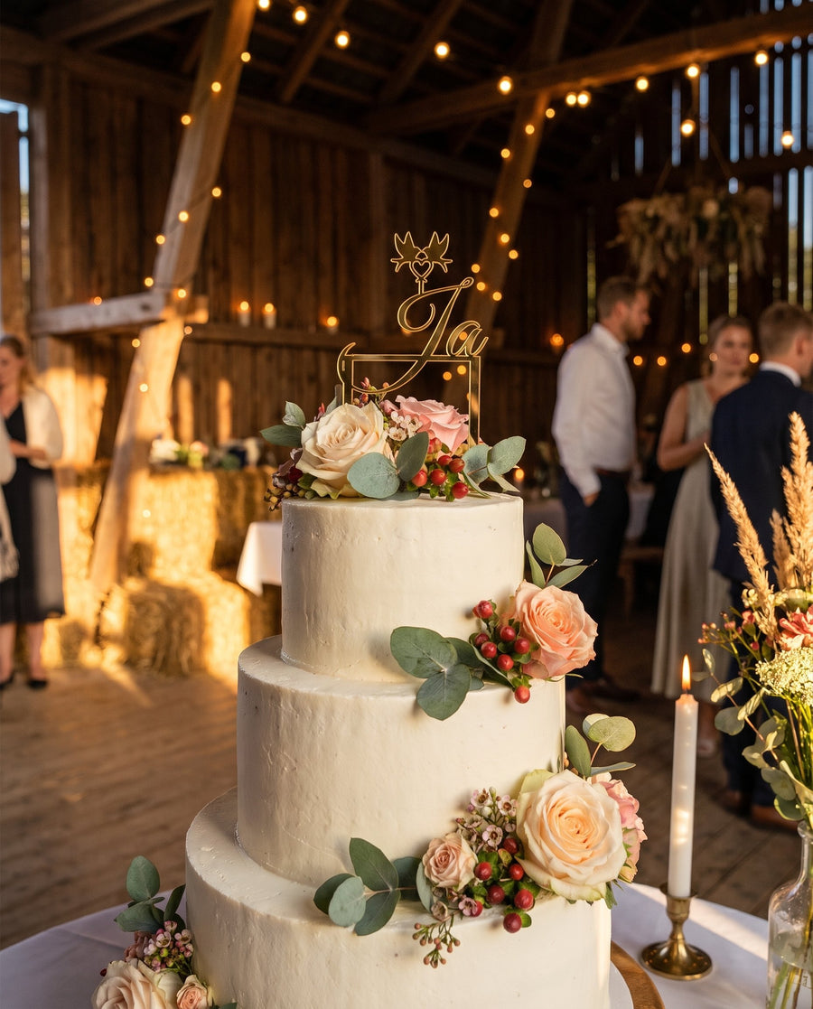 Svale: cake topper i akryl med to svaler og »Ja« – i brug