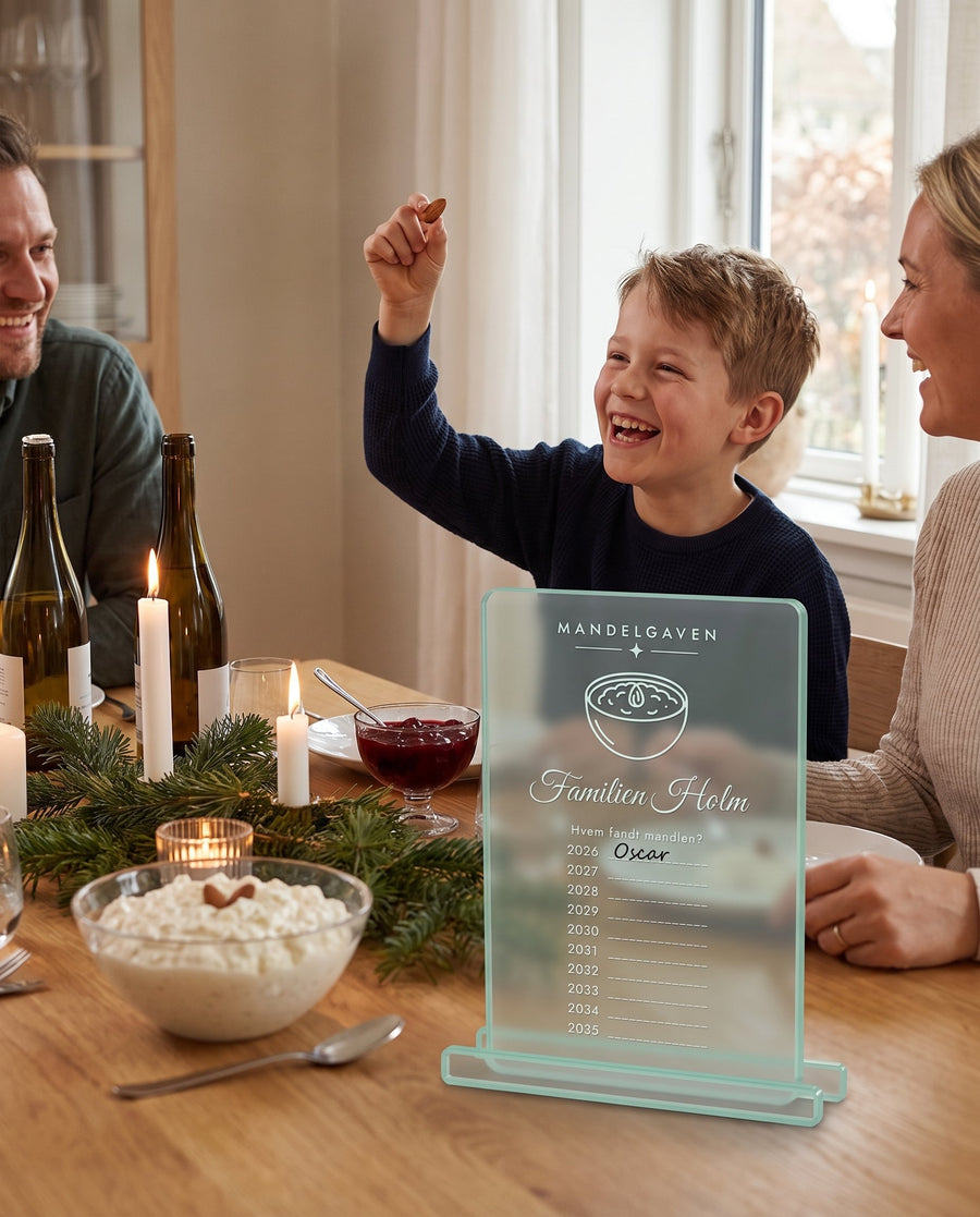 Mandelgave: mandelpokal i glass look akryl med årstal – i brug
