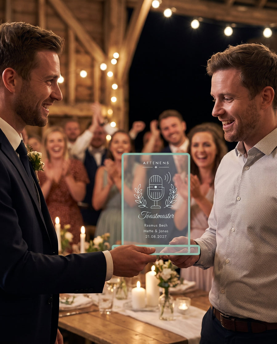 Bogfinke: toastmaster-trofæ i 10 mm glass look akryl med navn – i brug